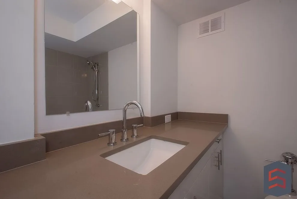 Contemporary Turtle Creek Apartment by Sardone | McLain - Photo 9