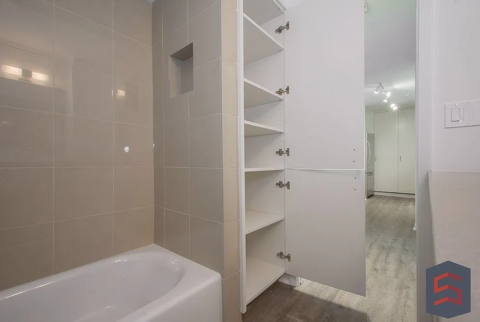 Contemporary Turtle Creek Apartment by Sardone | McLain - Photo 12