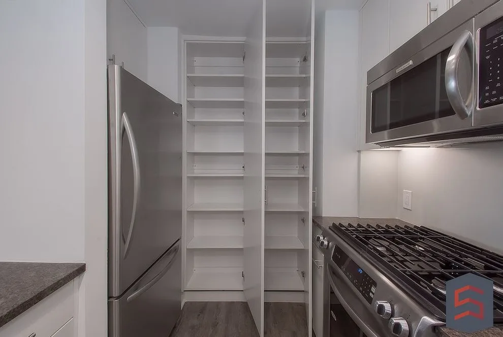 Contemporary Turtle Creek Apartment by Sardone | McLain - Photo 3