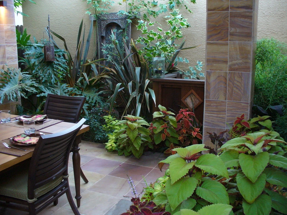 Exotic outdoor dining room by Michael Glassman & Associates - Photo 9