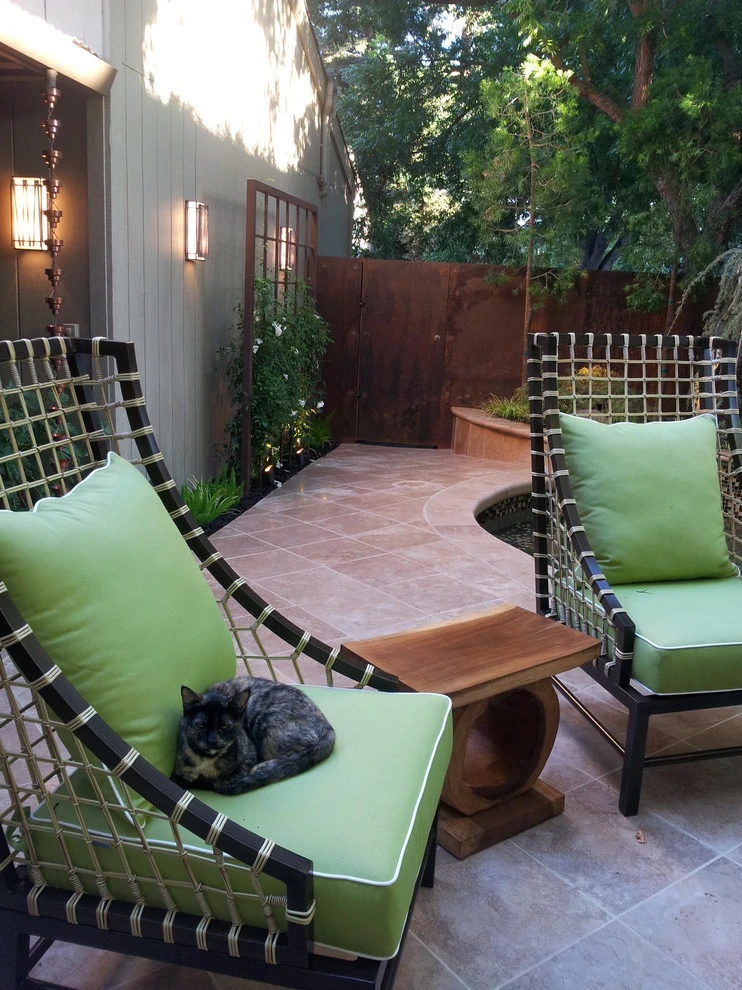 Small Intimate Courtyard Backyard by Michael Glassman & Associates - Photo 3