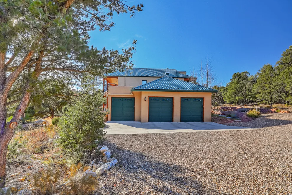 Highland Refuge by ECOterra Design Build - Photo 30