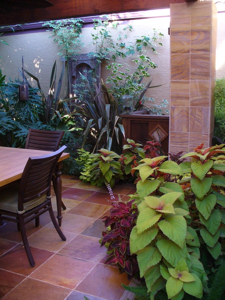 Exotic outdoor dining room by Michael Glassman & Associates - Photo 6