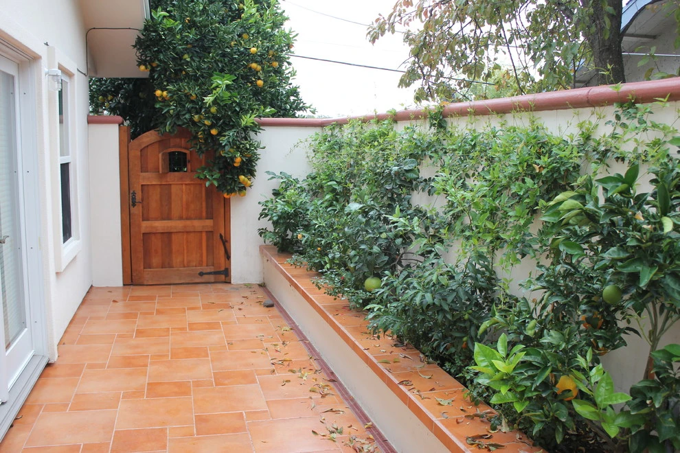 Courtyard by Michael Glassman & Associates - Photo 2