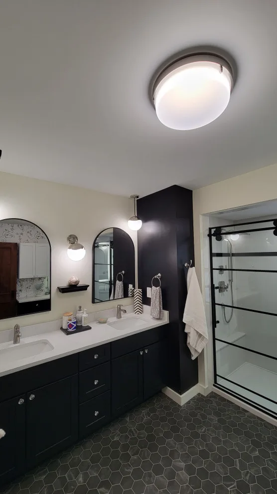 Monochrome Bathroom by WD-4D Builders - Photo 4