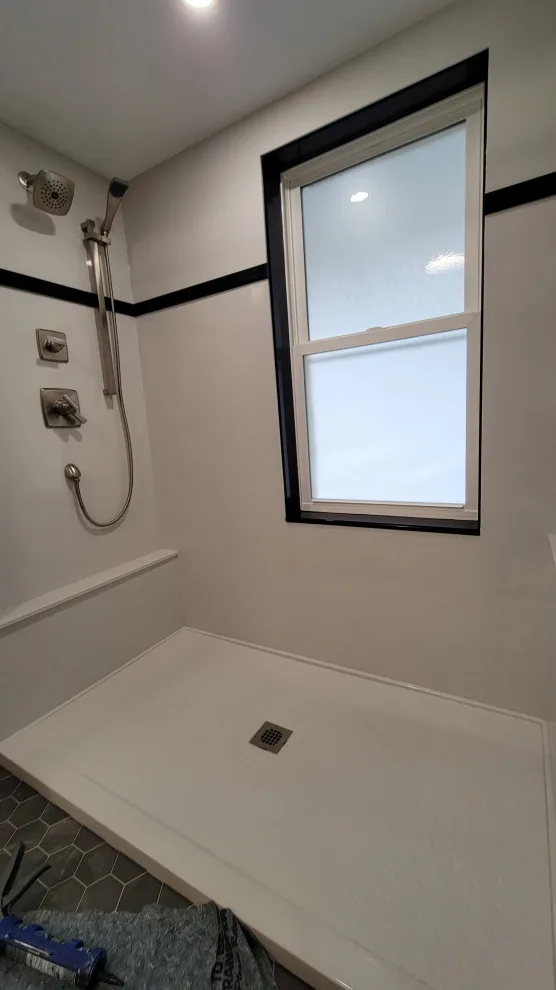 Monochrome Bathroom by WD-4D Builders - Photo 8