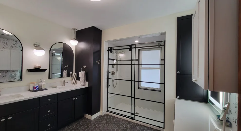 Monochrome Bathroom by WD-4D Builders - Photo 10