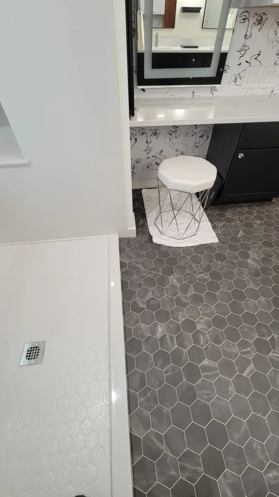 Monochrome Bathroom by WD-4D Builders - Photo 3