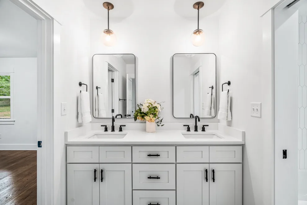 Charming Sophistication: Complete Home Makeover in New Bern by Hykal Homes LLC - Photo 6
