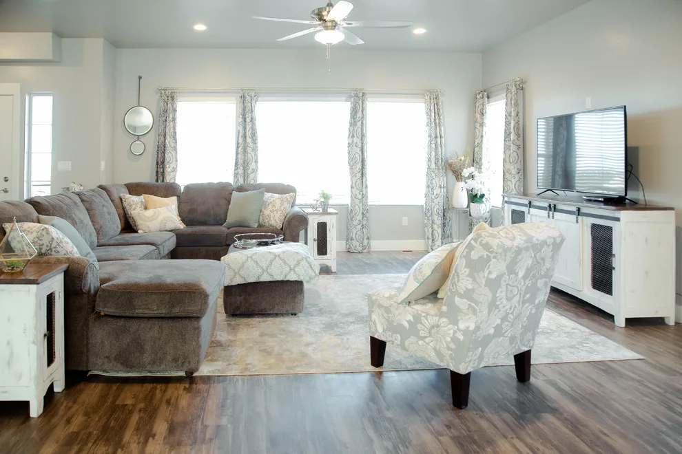 Luminous and Personalized Residence by Choice Builders - Photo 4