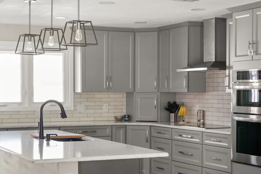Modern Open-Plan Kitchen by Sarah Kraus Bartelson - S&W Kitchens - Photo 11