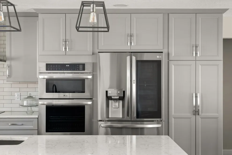 Modern Open-Plan Kitchen by Sarah Kraus Bartelson - S&W Kitchens - Photo 19