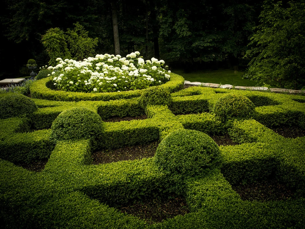 Formal English Garden Estate by R.Youngblood & Co. - Photo 2