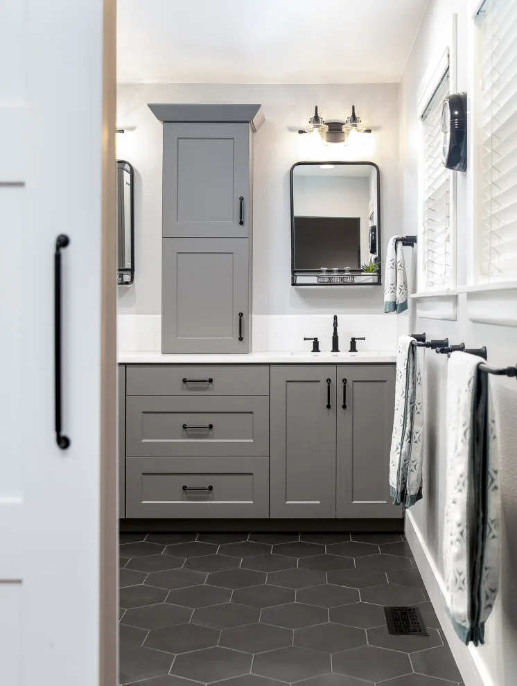 Rockborough Farmhouse Main Bathroom by Freestone LLC Design-build - Photo 2