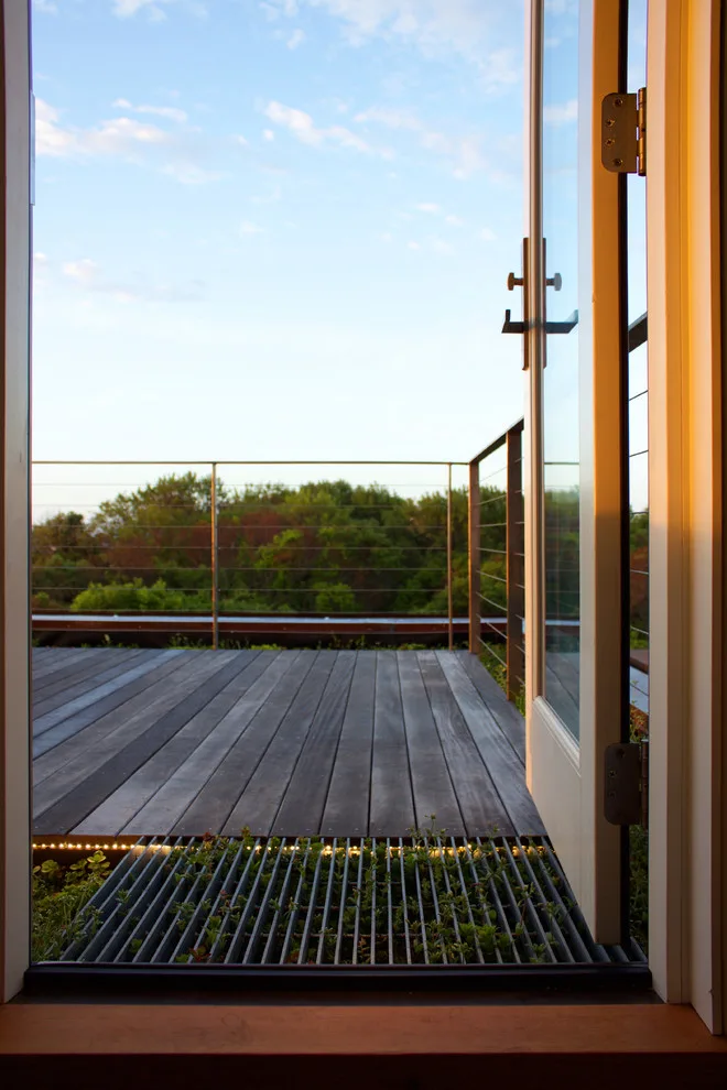 Coastal Home by EngineHouse - Photo 17