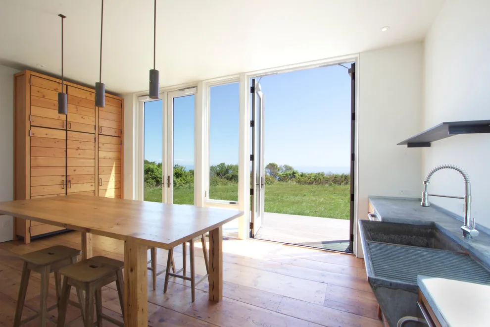 Coastal Home by EngineHouse - Photo 22
