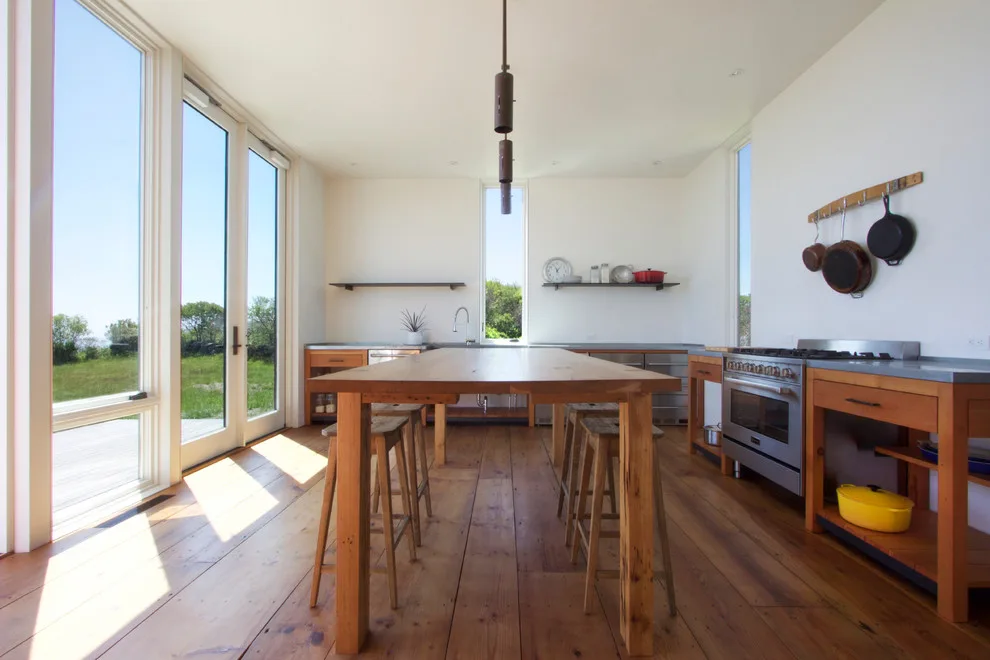 Coastal Home by EngineHouse - Photo 18