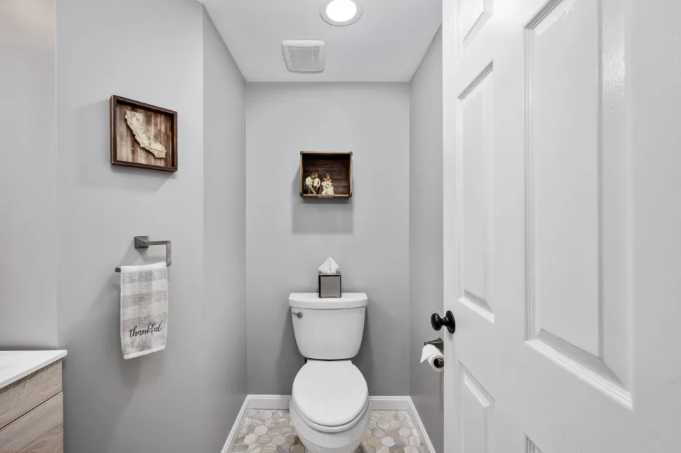 Elegant Colonial in Northern Virginia by Thomas Custom Builders - Photo 5