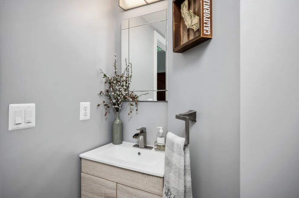 Elegant Colonial in Northern Virginia by Thomas Custom Builders - Photo 9