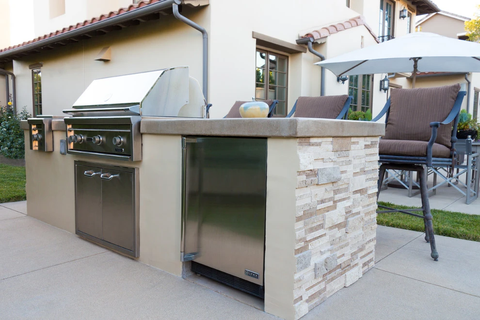 Modern Pool & Waterfeature by Pacific Outdoor Living - Photo 6
