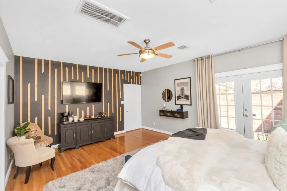 Houston Heights Vacation Rental by Leisure Blvd - Photo 18