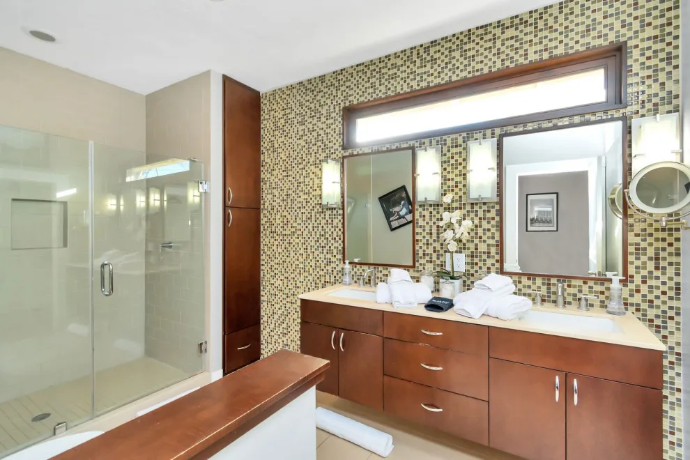 Houston Heights Vacation Rental by Leisure Blvd - Photo 9