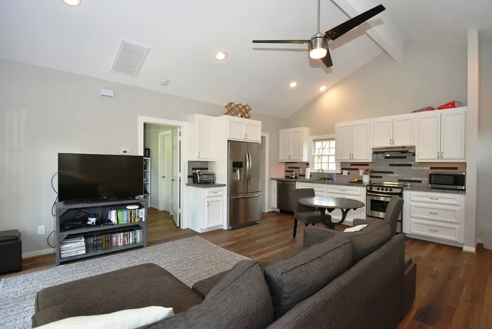 Garden Oaks - Garage 818 Project by Harry James Building + Design - Photo 11
