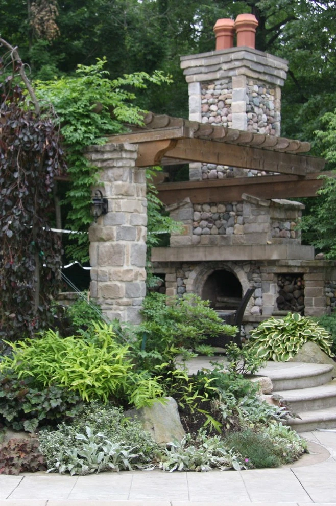 Private Residence, Backyard by Pro Care Horticultural Services - Photo 8