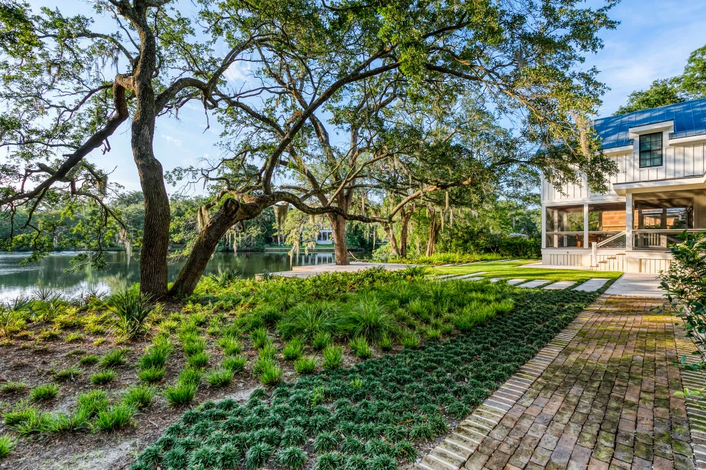 Lakeside Retreat by Remark - Photo 27