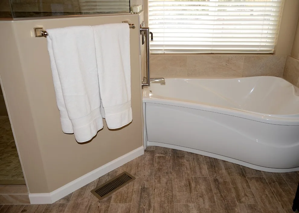 Farmhouse Primary Bathroom by Kathleen Donohue, Neil Kelly Co. - Photo 7