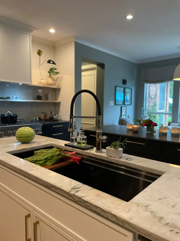 Contemporary City Chef's Kitchen by Decor Muse - Photo 7
