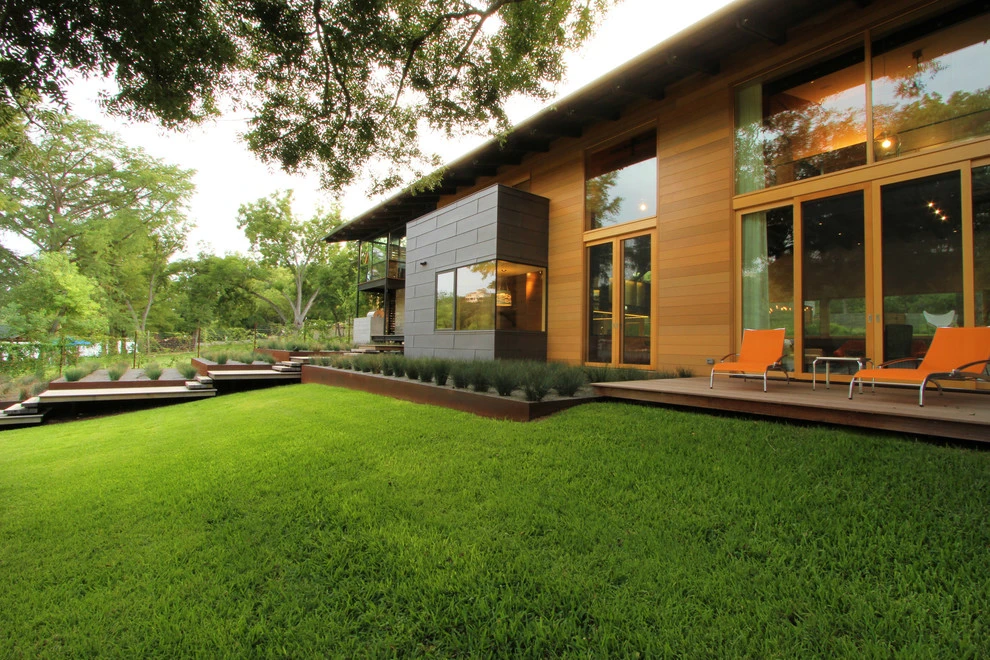Austin Lakefront Residence by The Garden Design Studio - Photo 4