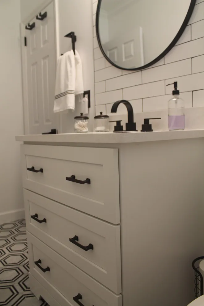 Garfield Home Main and Hall Bathroom by Kitchen Design Gallery - Photo 2