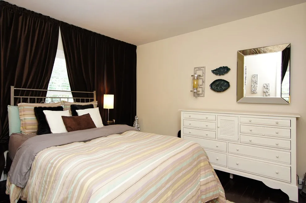 Modernizing a Historic Cottage Decor by Lisa Stewart Design - Photo 14