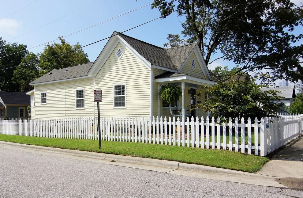 Modernizing a Historic Cottage Decor by Lisa Stewart Design - Photo 17