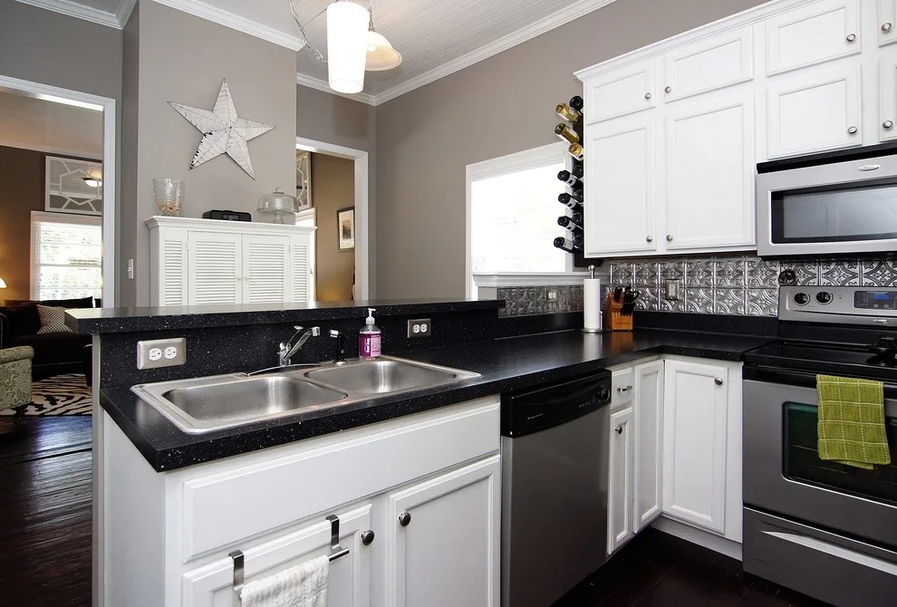 Modernizing a Historic Cottage Decor by Lisa Stewart Design - Photo 2