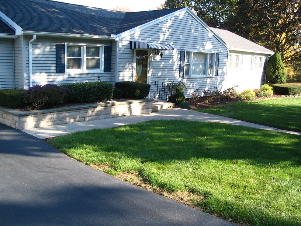 Mitchell: Walkways - North Haven by TJB-INC Landscape & Drainage Contractor - Photo 4