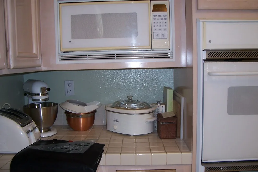 Venetian Glass-Inspired Kitchen Renovation by Gayle L Glasband Design - Photo 9