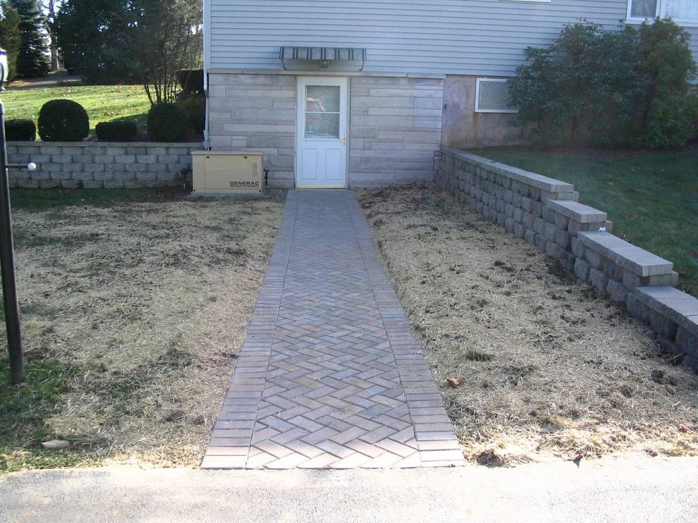 Mitchell: Walkways - North Haven by TJB-INC Landscape & Drainage Contractor - Photo 2