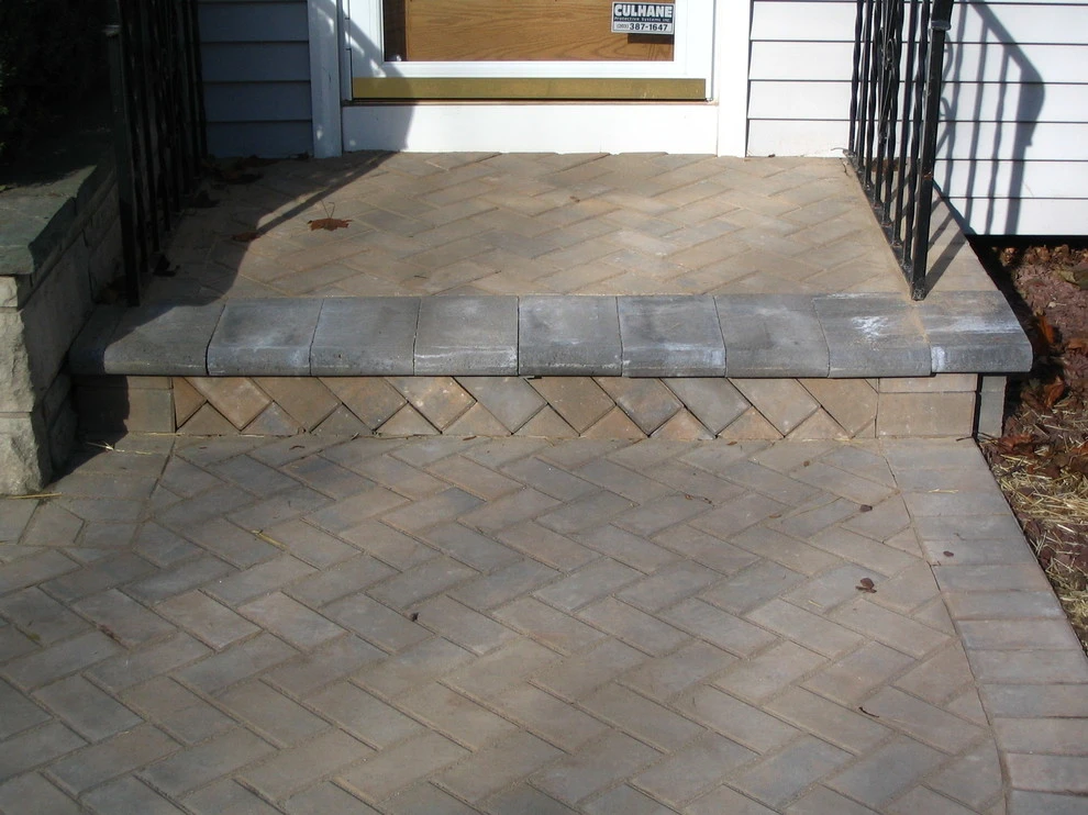 Mitchell: Walkways - North Haven by TJB-INC Landscape & Drainage Contractor - Photo 5