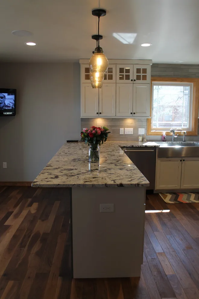 Detroit Lakes Lake House by Silver Leaf Home Center - Photo 7