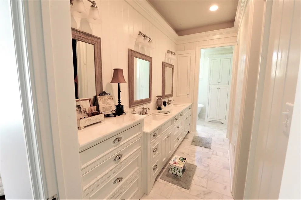 Leglue Residence by Millwork Supply - Photo 22