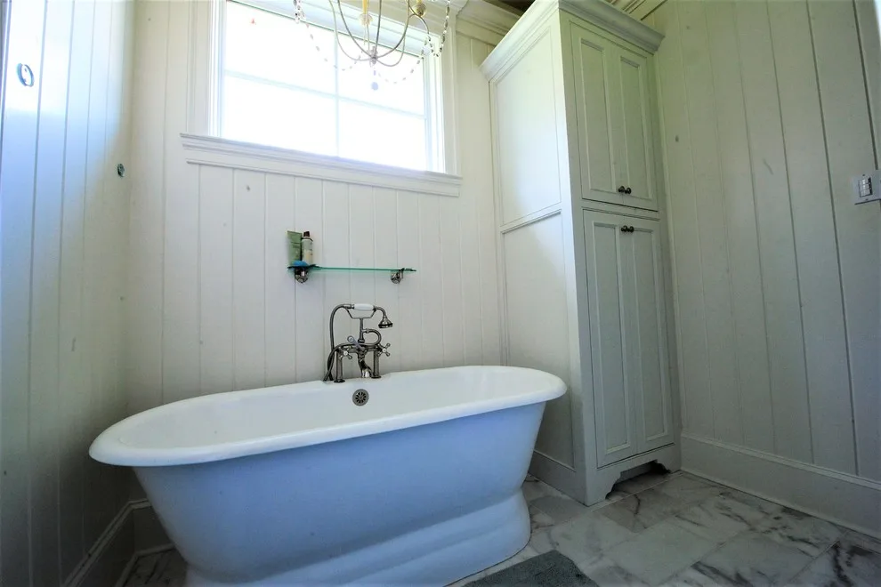 Leglue Residence by Millwork Supply - Photo 32