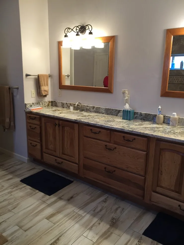 Linehart Primary Bath by Lowe's Of Conway, Arkansas - Photo 2