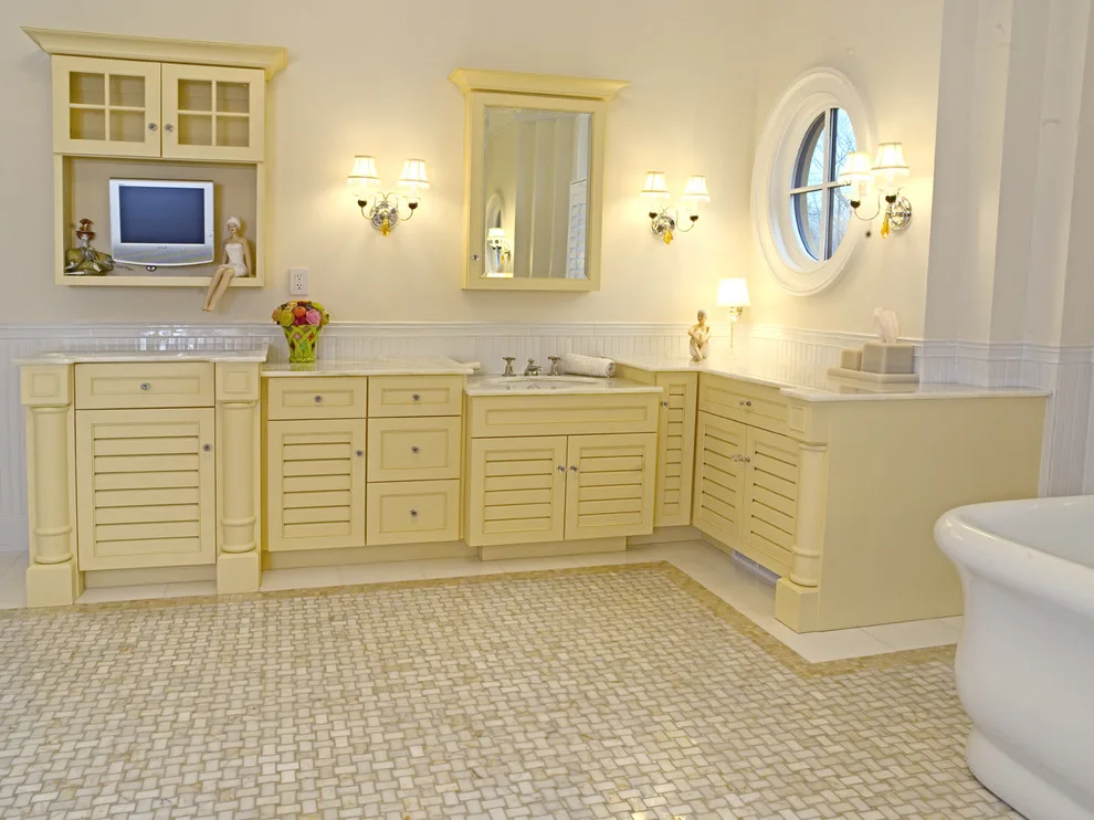 Classic Bathroom by Merrick Kitchen & Bath, Ltd - Photo 5