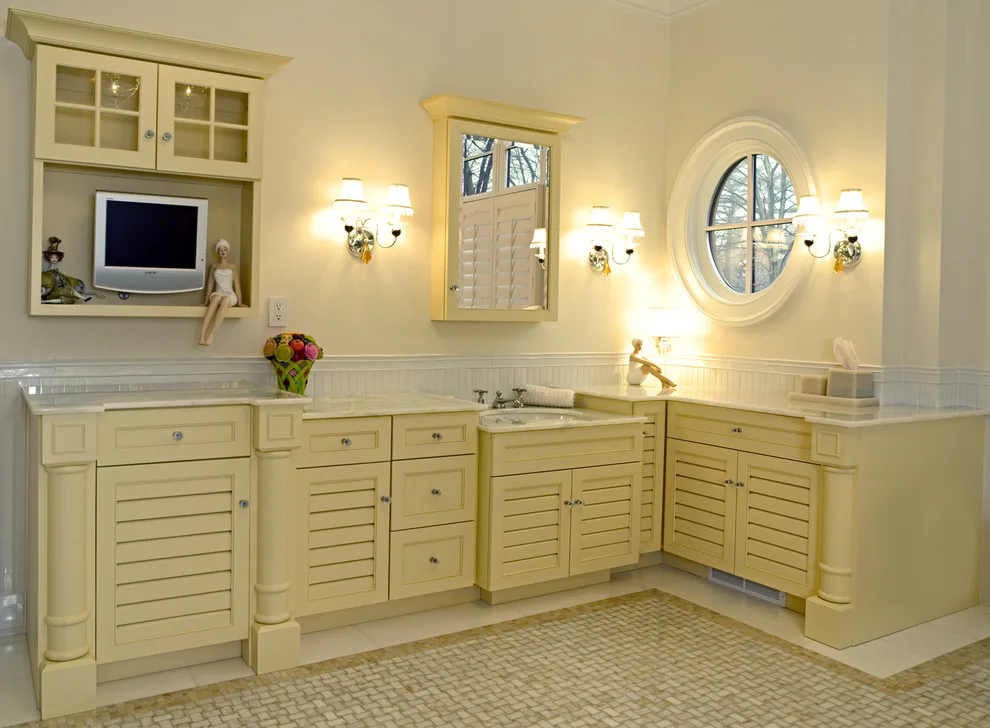Classic Bathroom by Merrick Kitchen & Bath, Ltd - Photo 3