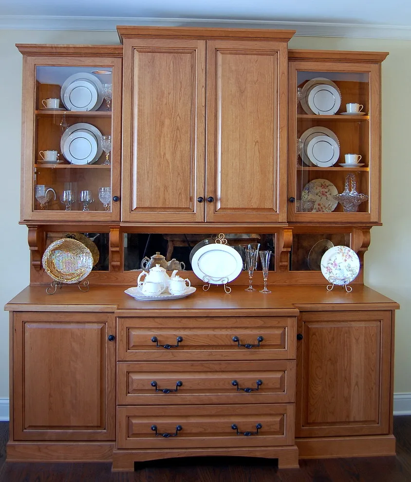 Meadowbrook Drive - Classic Formal Kitchen Design by Laura Vlaming | Arkiteriors - Photo 4