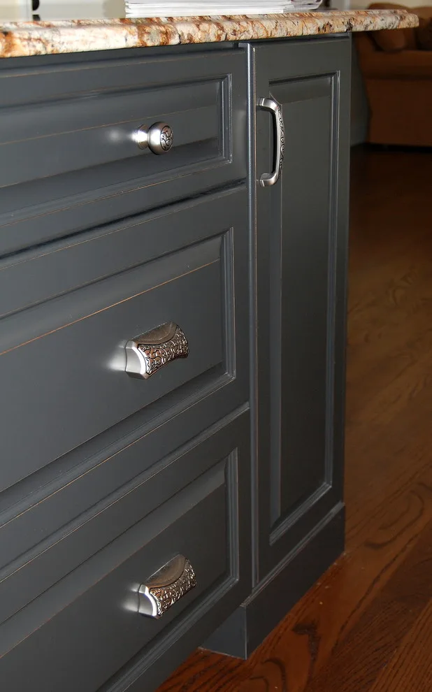 Meadowbrook Drive - Classic Formal Kitchen Design by Laura Vlaming | Arkiteriors - Photo 2
