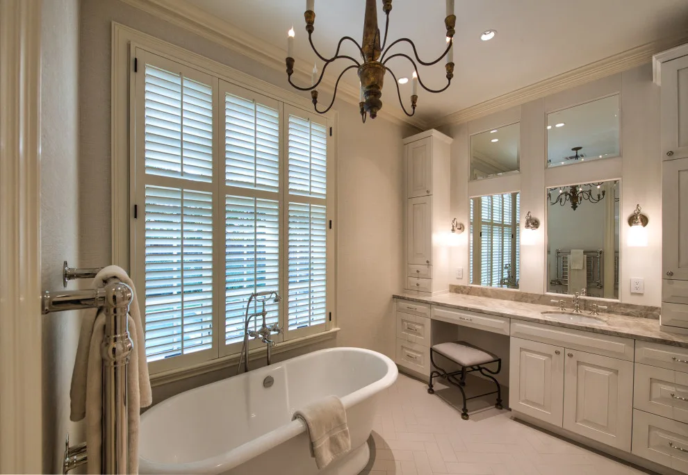 Tribute Main Bathroom by Bentwood Of Houston - Photo 4