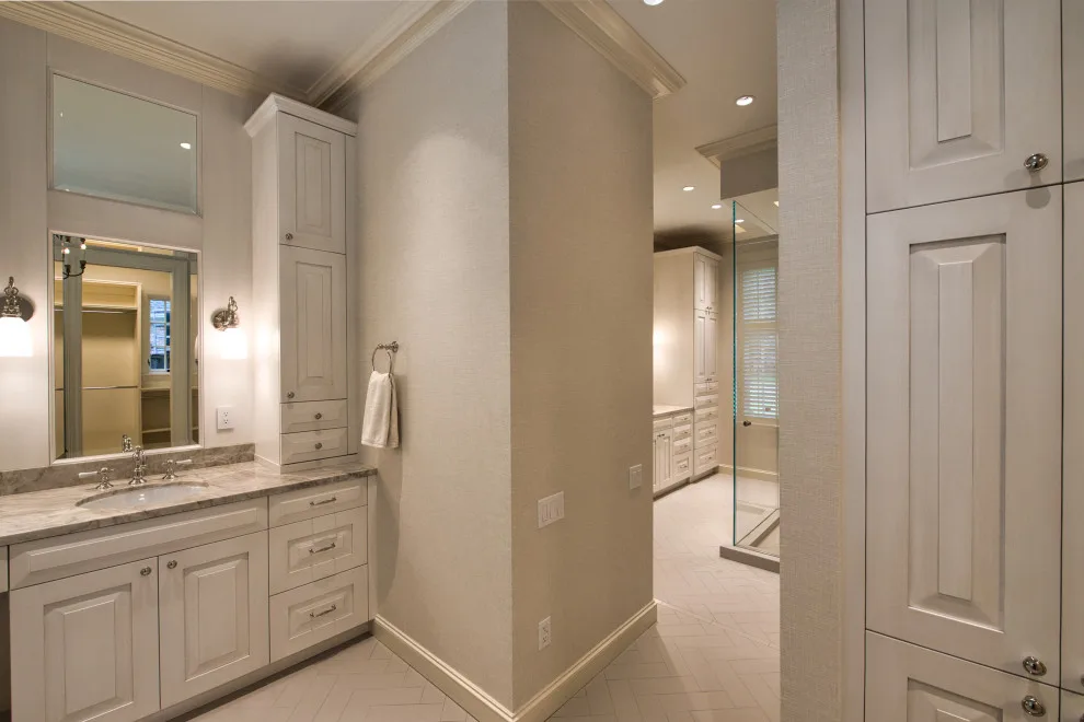Tribute Main Bathroom by Bentwood Of Houston - Photo 3